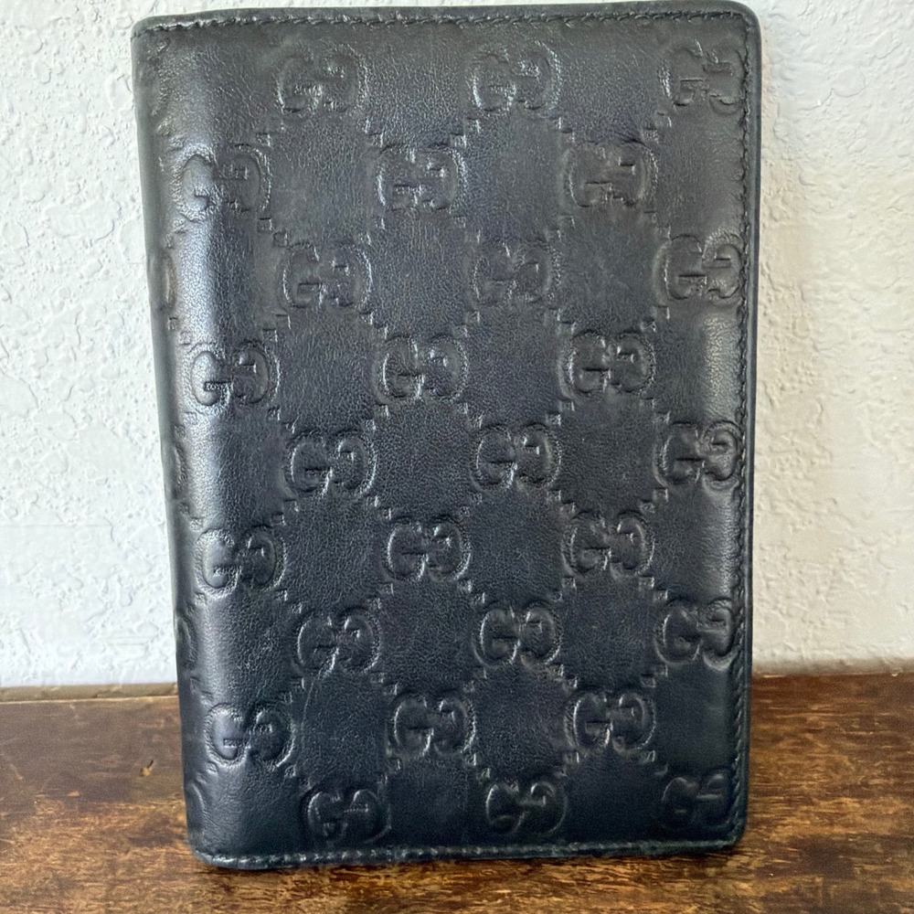 Authentic GUCCI Black Leather Passport Case Wallet Travel Cover Holder 143385